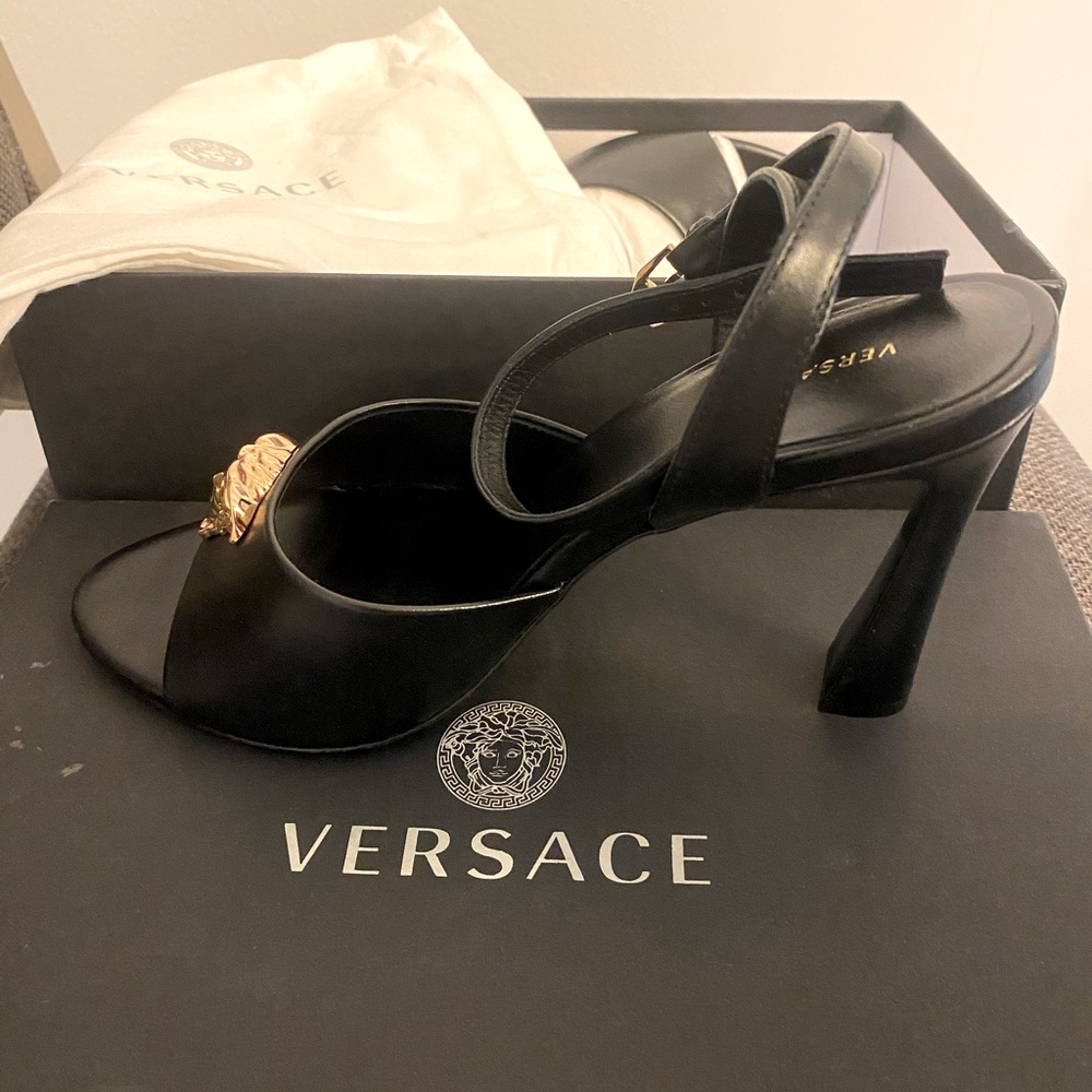 Versace Medusa Open Toe High Heel Sandal.      Women’s 9 EU 39